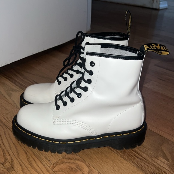 Dr. Martens Smooth Leather Lace Up Boots Women’s Size 8/Mens size 7 - Picture 4 of 8